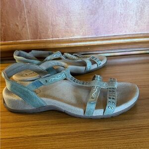 Taos Footwear Award Leather Strappy Sandals - Women’s Size 9 - Sage / Pewter
